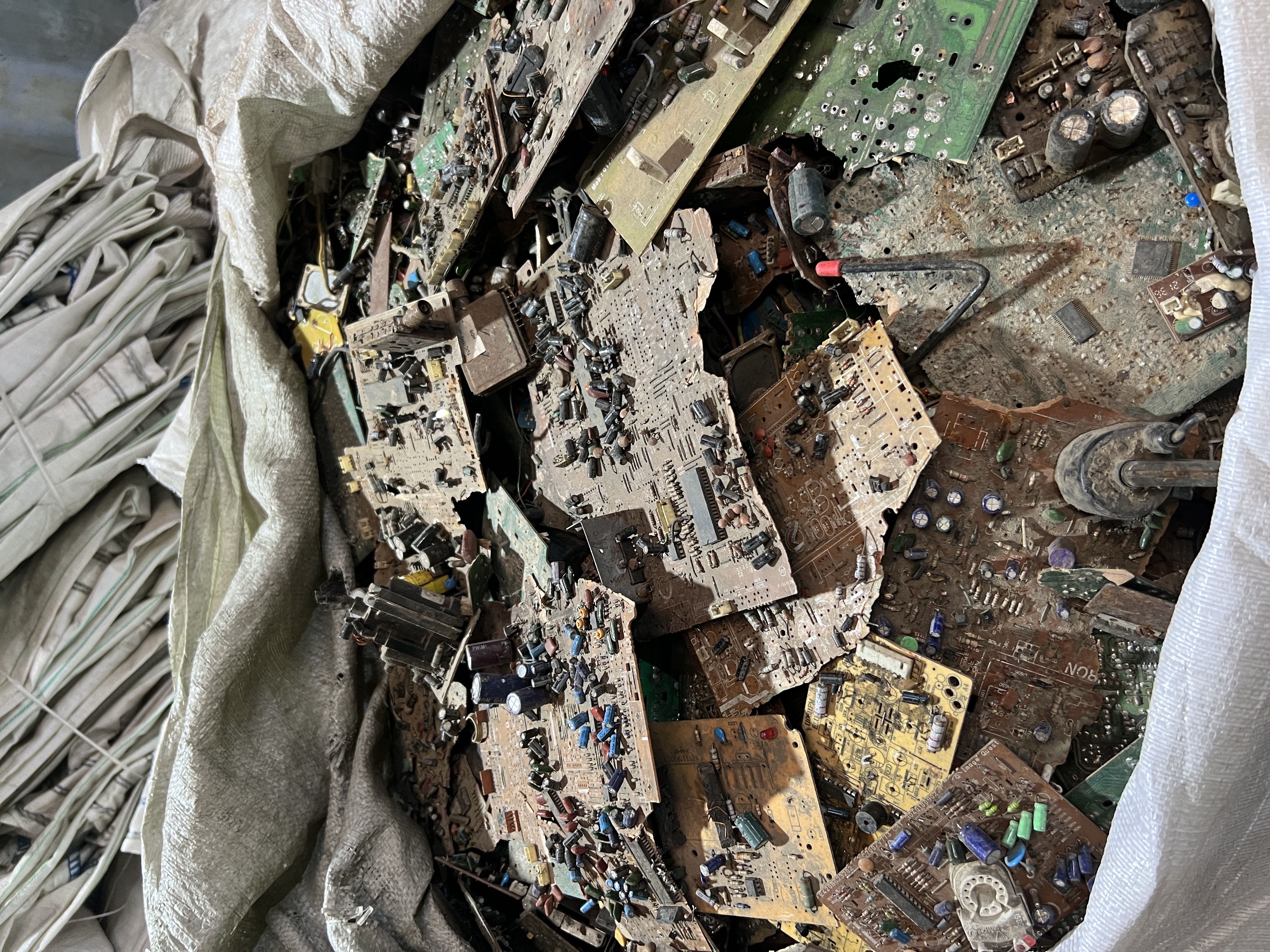 E waste low gread